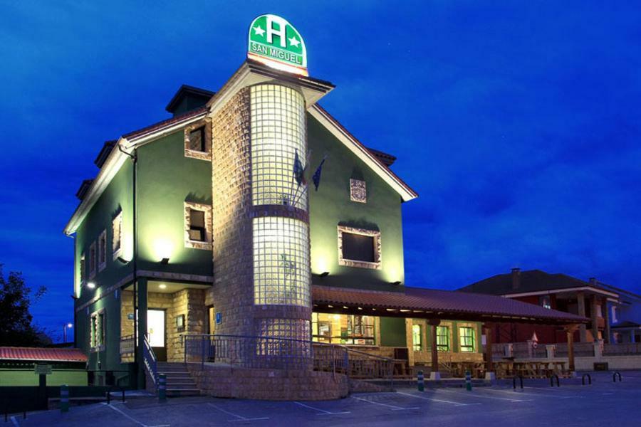 Hotel San Miguel De La Barreda Siero Exteriér fotografie